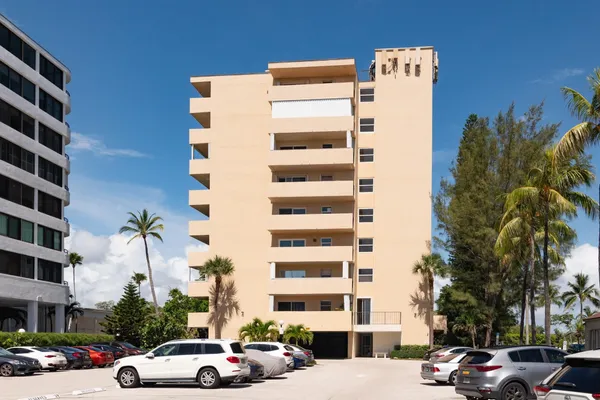 $3,200 | 3581 South Ocean Boulevard, Unit 2B, Palm Beach, FL 33480