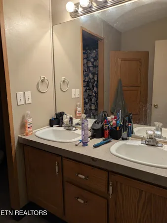 $299,000 | 111 Fred Russell Lane, Speedwell, TN 37870