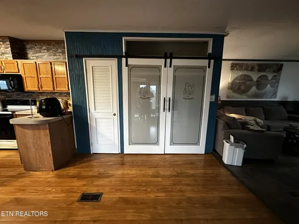 $299,000 | 111 Fred Russell Lane, Speedwell, TN 37870