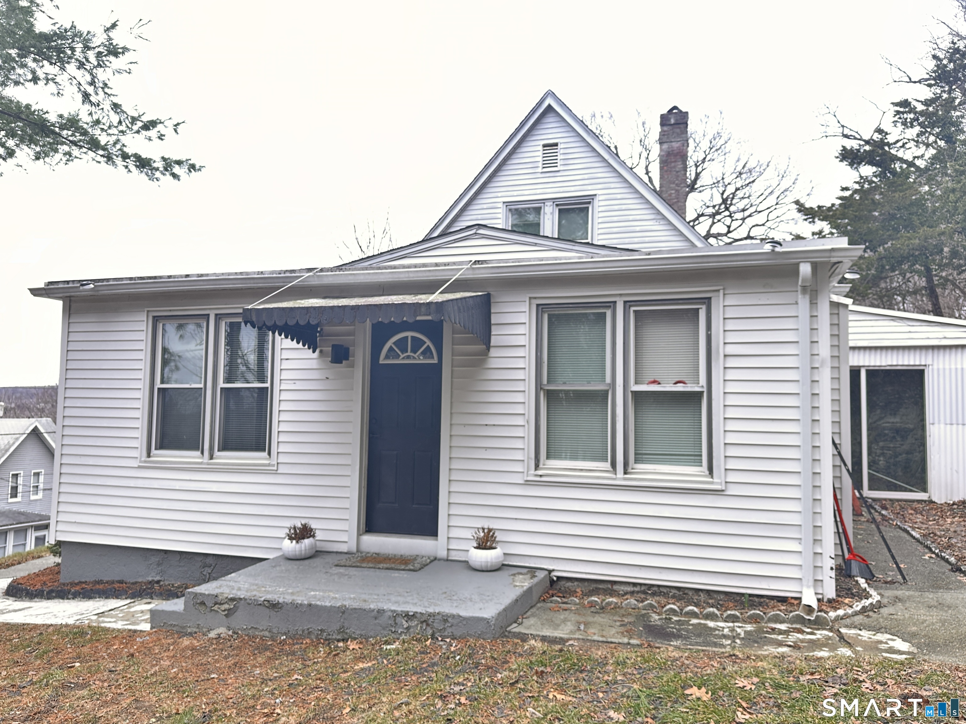 74 Mt Pleasant Street, Unit 2 Derby, CT 06418 - Photo 2 of 19 a front view of a house
