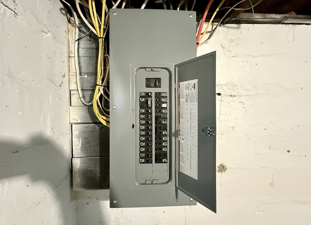 63 Langdon Street Springfield, MA 01104 - Photo 15 of 22 a picture of a bathroom