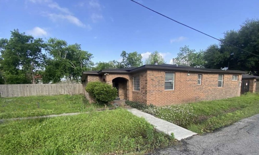 4419 Quitman Street Houston, TX 77026 - Photo 4 of 14