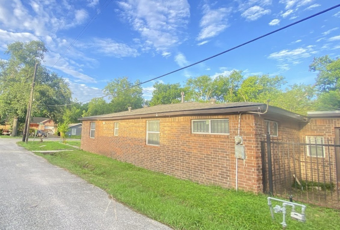 4419 Quitman Street Houston, TX 77026 - Photo 8 of 14