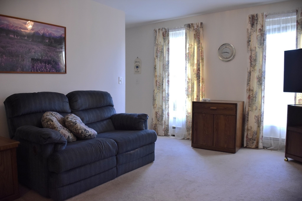11 Pineview Road Dudley, MA 01571 - Photo 12 of 27 Gallery Image 12