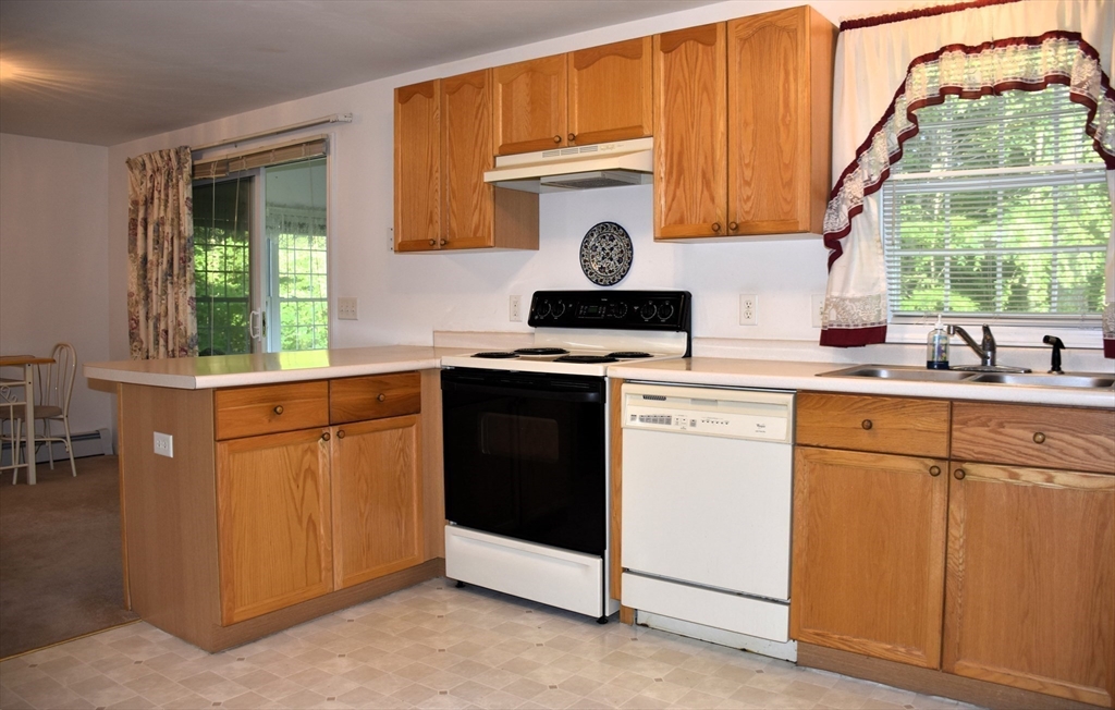 11 Pineview Road Dudley, MA 01571 - Photo 9 of 27 Gallery Image 9