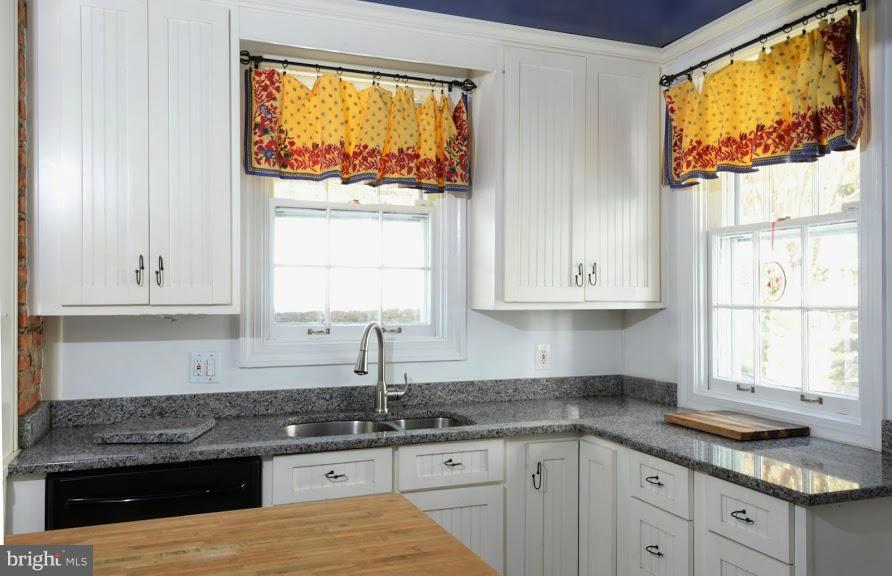2426 Pickwick Road Baltimore, MD 21207 - Photo 9 of 30 Kitchen