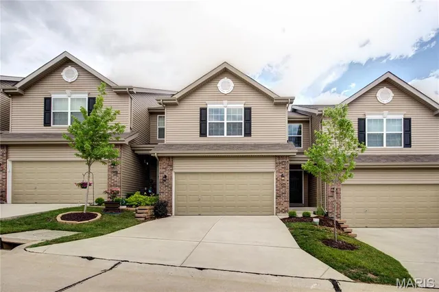 $2,300 | 13105 Tesson Spring Dr Street, St. Louis, MO 63128