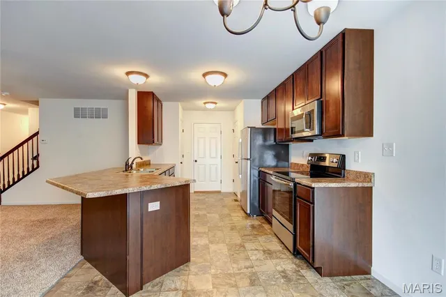 $2,300 | 13105 Tesson Spring Dr Street, St. Louis, MO 63128