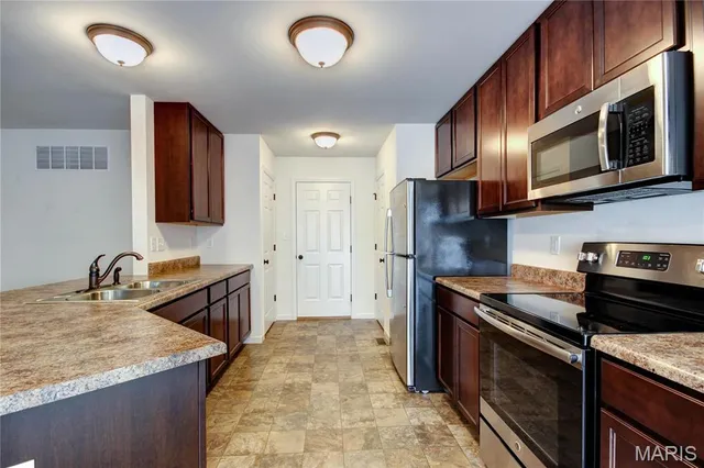 $2,300 | 13105 Tesson Spring Dr Street, St. Louis, MO 63128