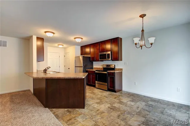 $2,300 | 13105 Tesson Spring Dr Street, St. Louis, MO 63128