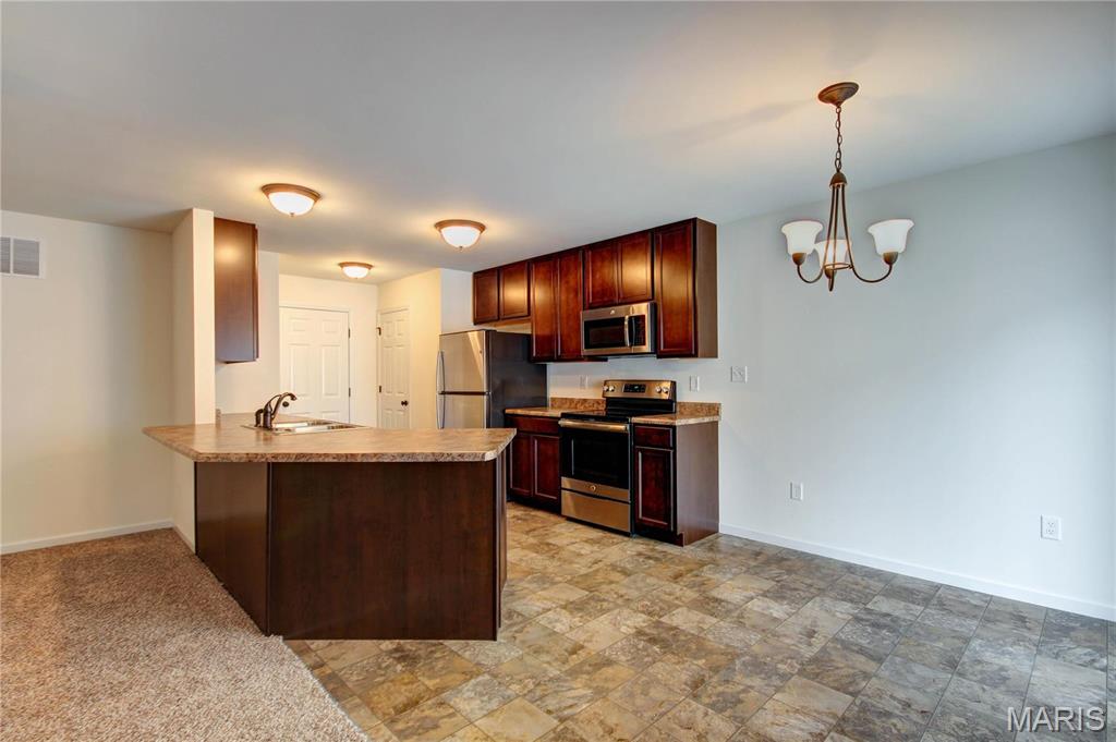 13105 Tesson Spring Dr Street St. Louis, MO 63128 - Photo 10 of 25