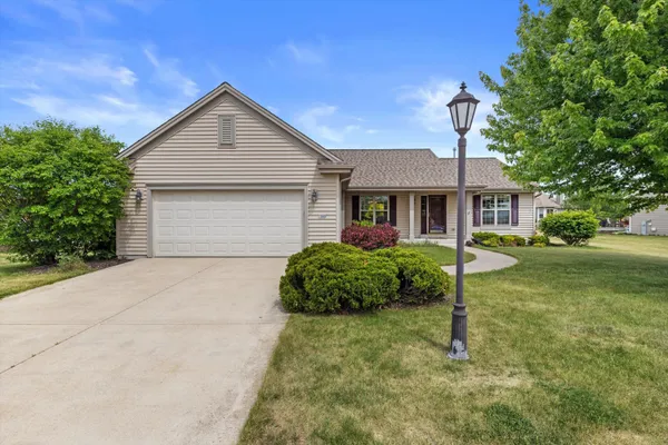 $525,900 | 1345 Bluebird Drive, Oconomowoc, WI 53066