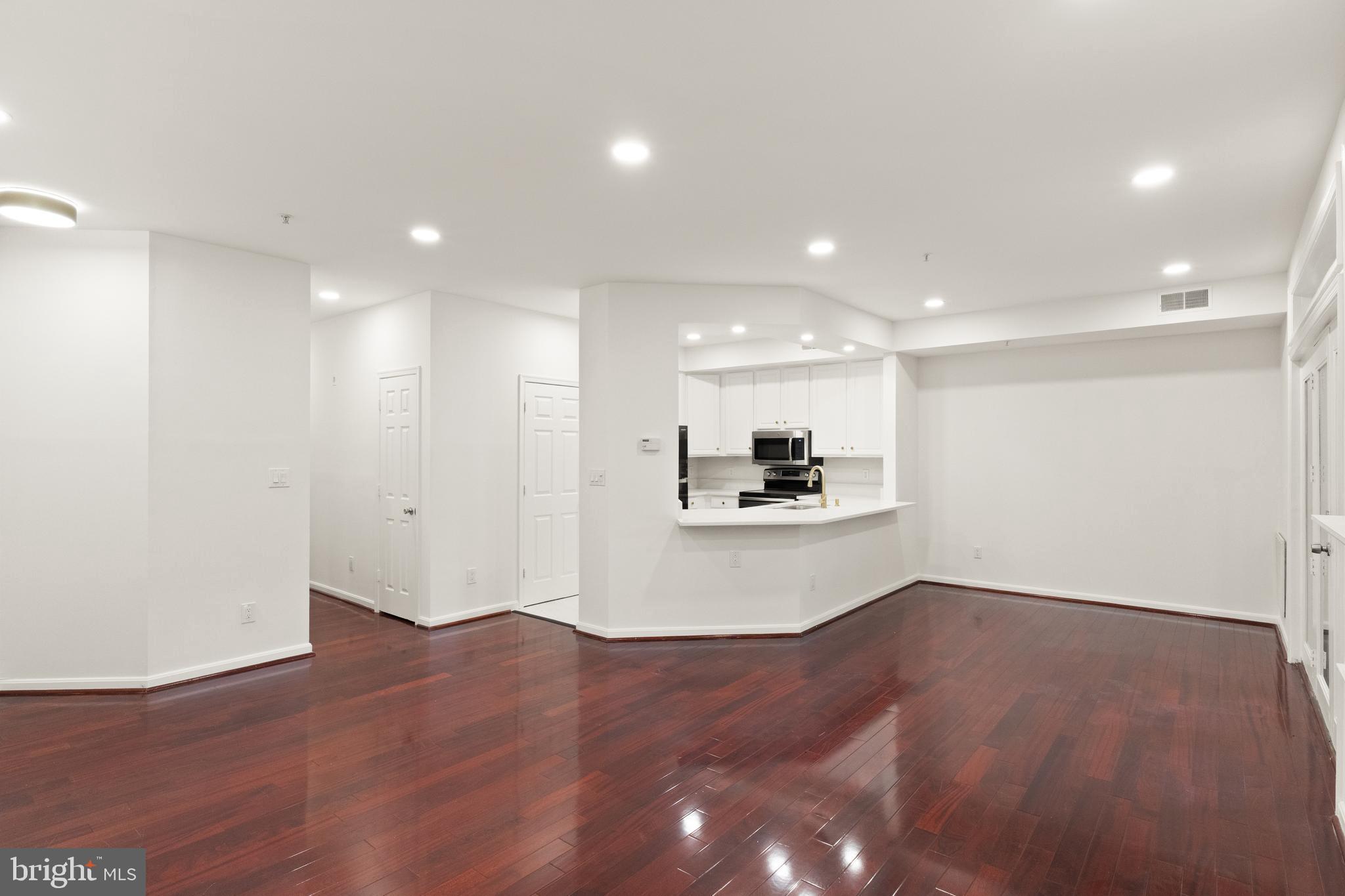 1324 Garden Wall Circle, Unit B Reston, VA 20194 - Photo 5 of 32
