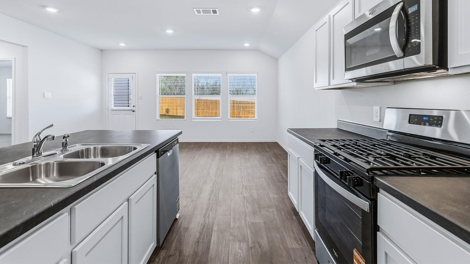 837 Arnold Loop Kyle, TX 78640 - Photo 14 of 38