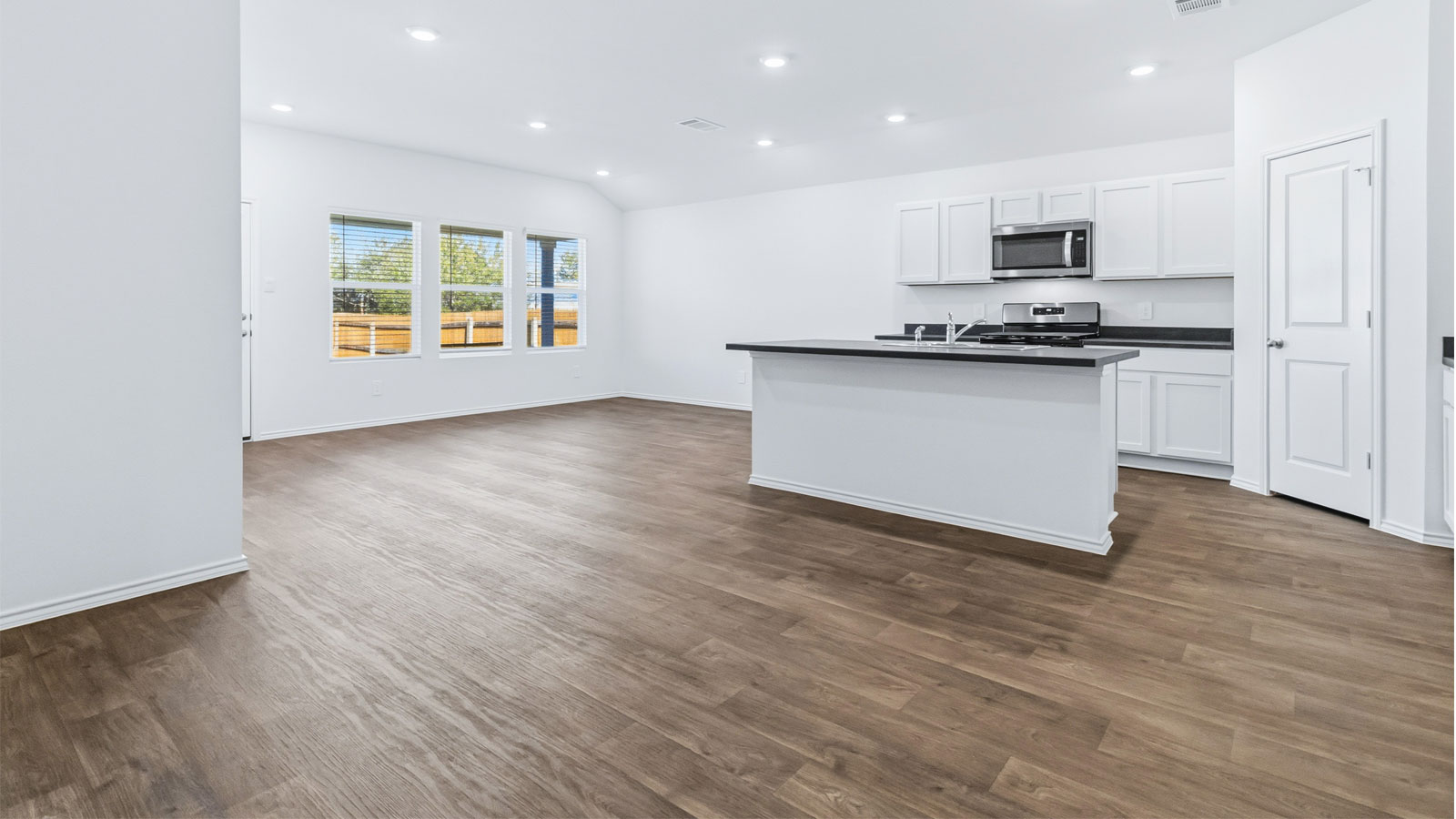 837 Arnold Loop Kyle, TX 78640 - Photo 5 of 38