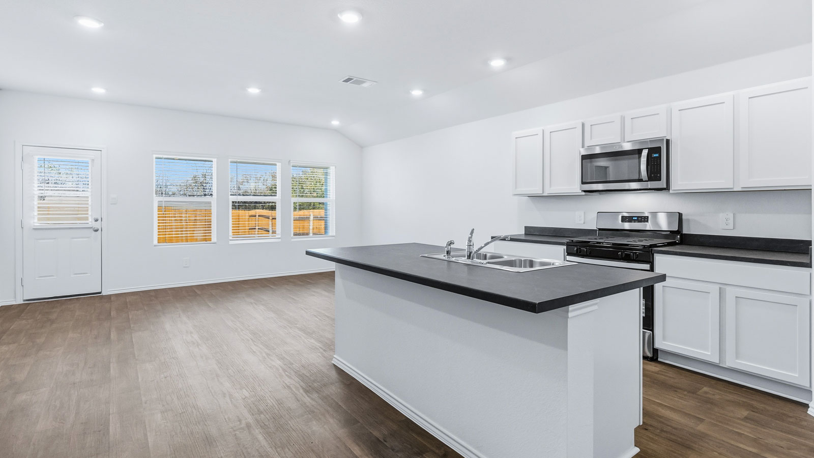 837 Arnold Loop Kyle, TX 78640 - Photo 9 of 38