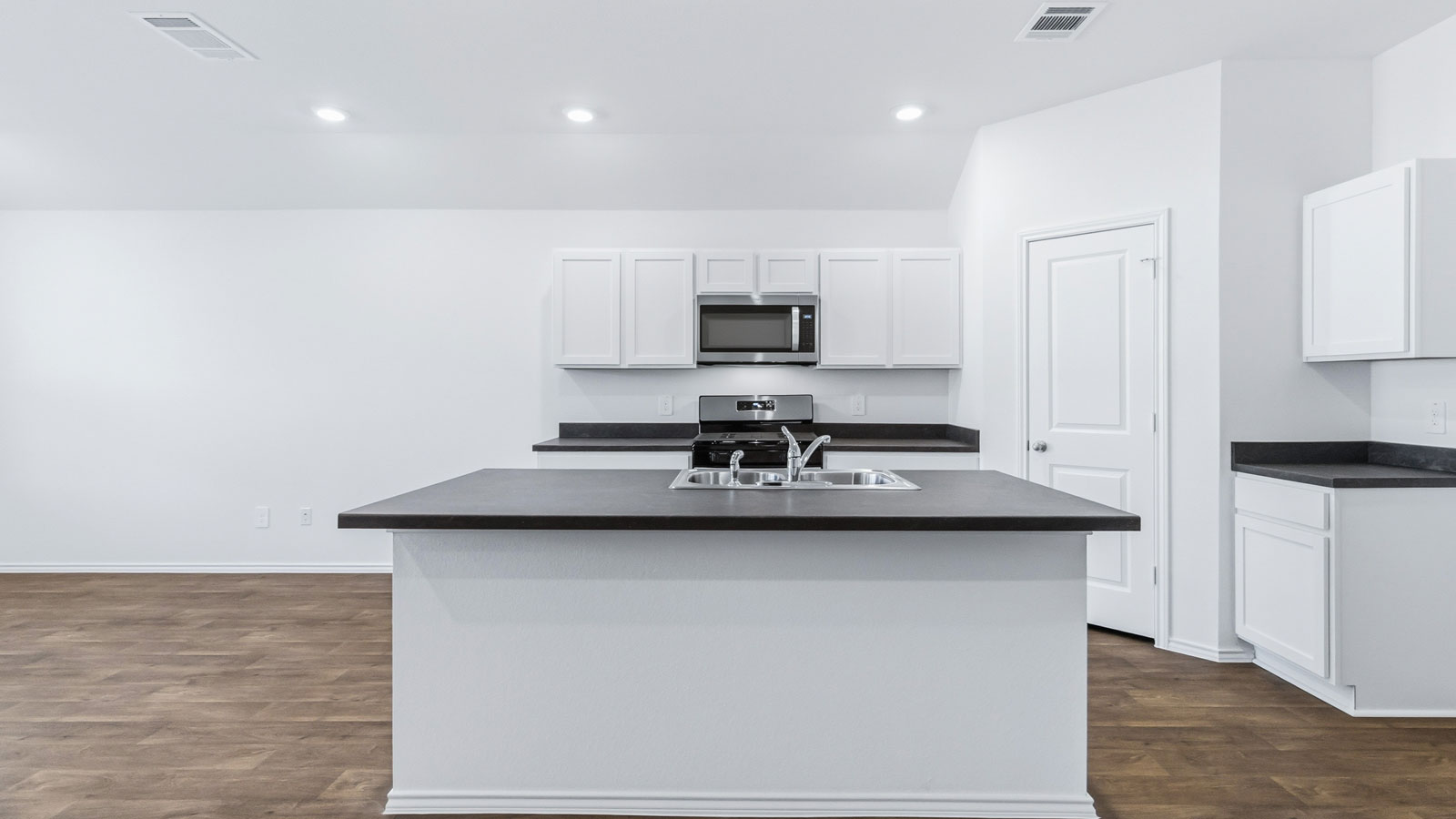 837 Arnold Loop Kyle, TX 78640 - Photo 10 of 38