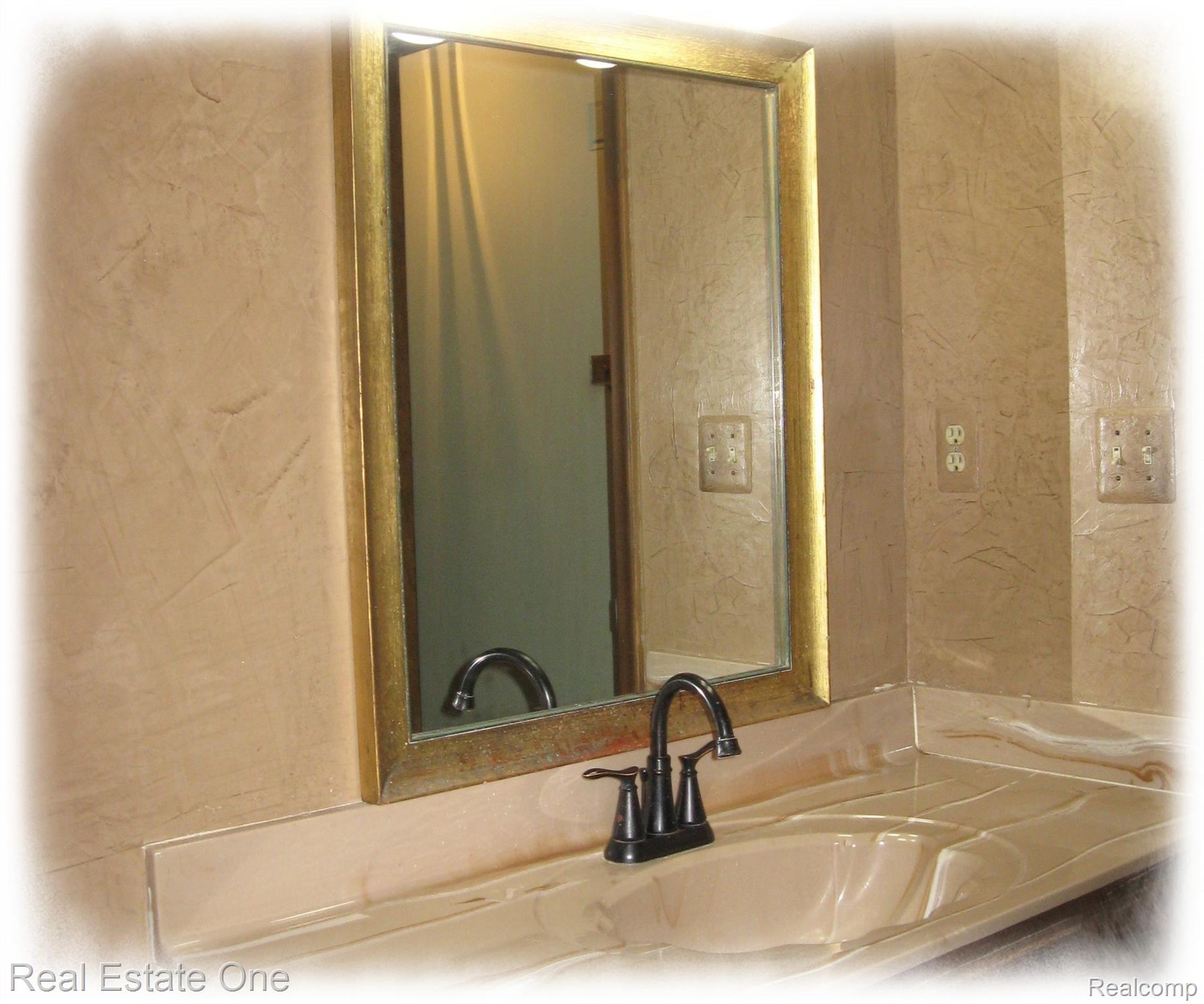 40425 Willis Road Belleville, MI 48111 - Photo 11 of 36 Main bath