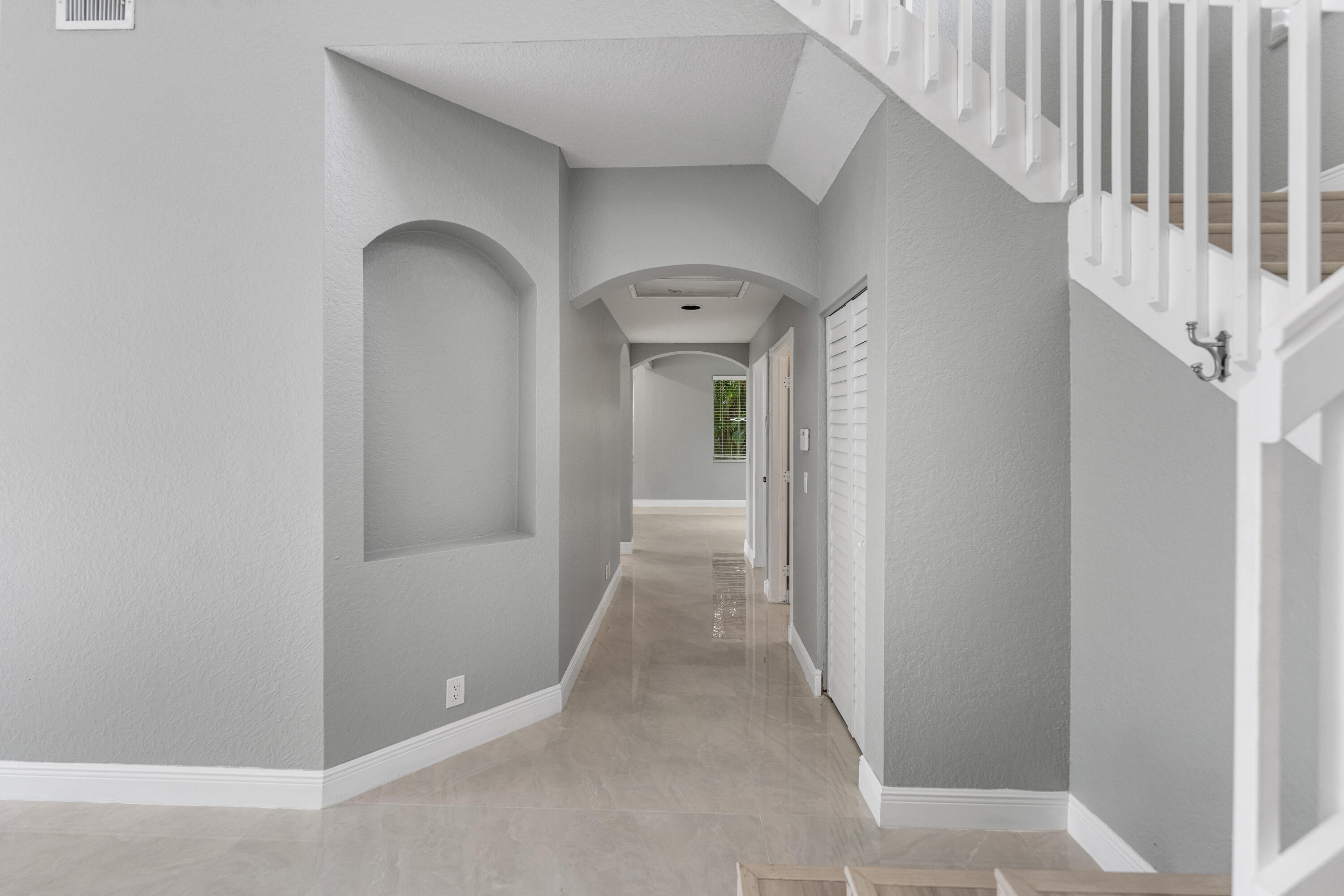 18524 Ocean Mist Drive Boca Raton, FL 33498 - Photo 15 of 60 Hallway 2