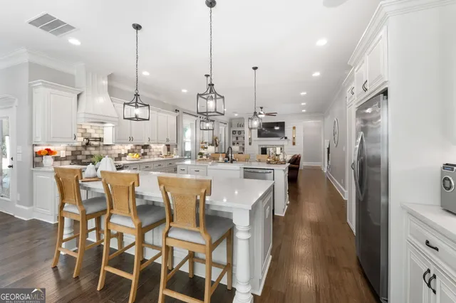 a view of outdoor space with lots of trees