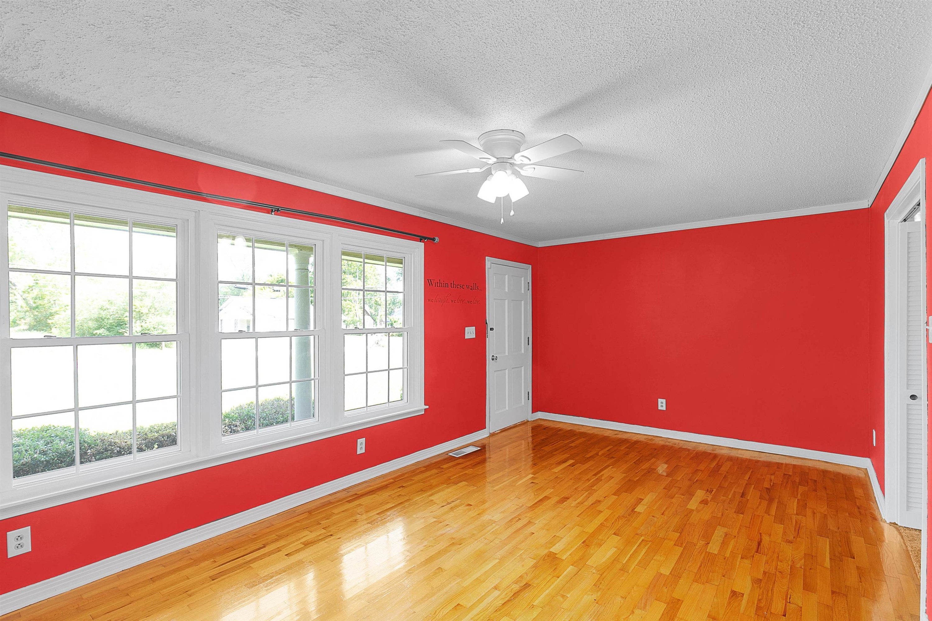 1372 Westover Road Jackson, TN 38301 - Photo 11 of 17 a view of an empty room with a window