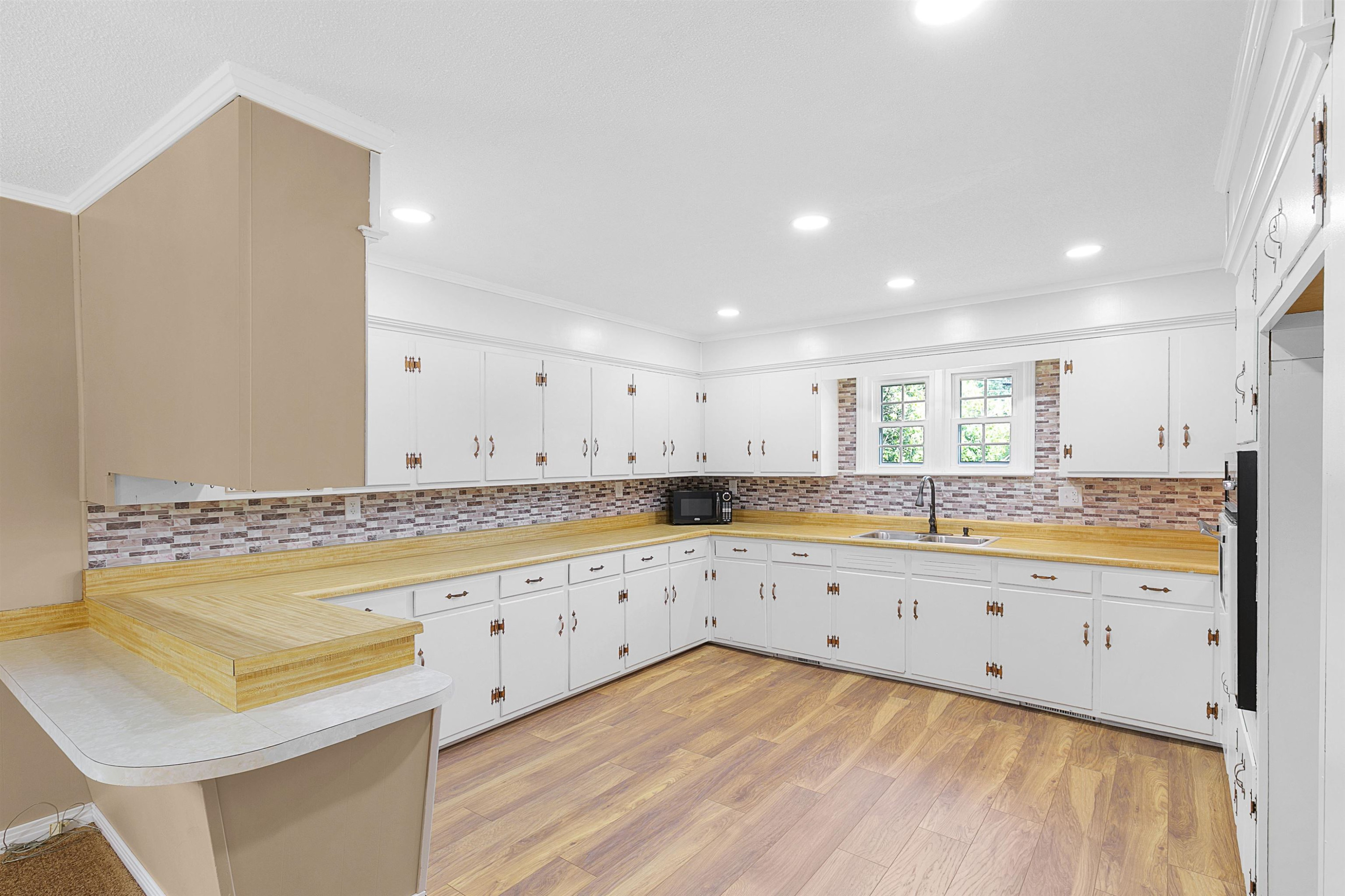 1372 Westover Road Jackson, TN 38301 - Photo 8 of 17 a view of a kitchen with wooden floor