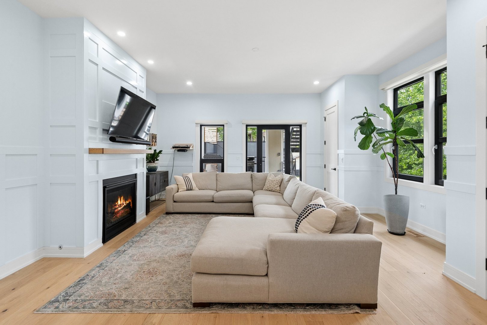 1842 North Whipple Street, Unit 1 Chicago, IL 60647 - Photo 15 of 37
