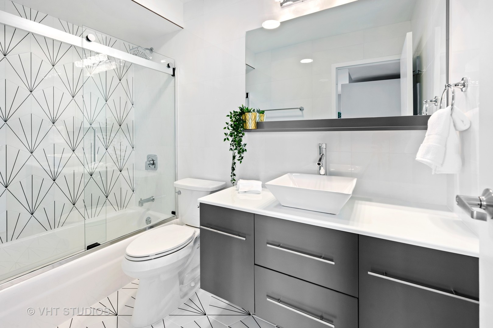 6007 North Sheridan Road, Unit 37J Chicago, IL 60660 - Photo 14 of 26 a bathroom with a sink toilet and shower