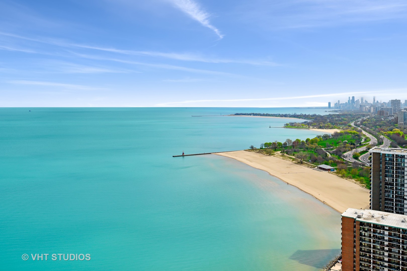 6007 North Sheridan Road, Unit 37J Chicago, IL 60660 - Photo 20 of 26 a view of a yard with an ocean view
