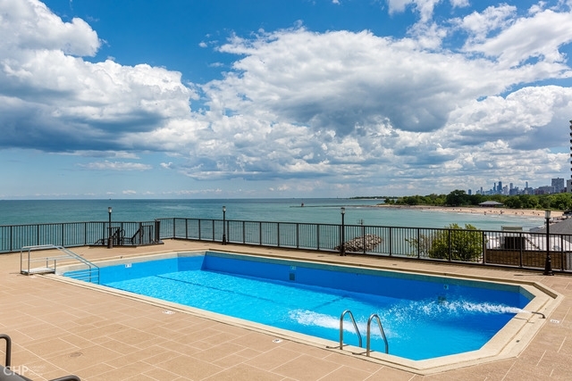 6007 North Sheridan Road, Unit 37J Chicago, IL 60660 - Photo 25 of 26 a view of swimming pool with a table