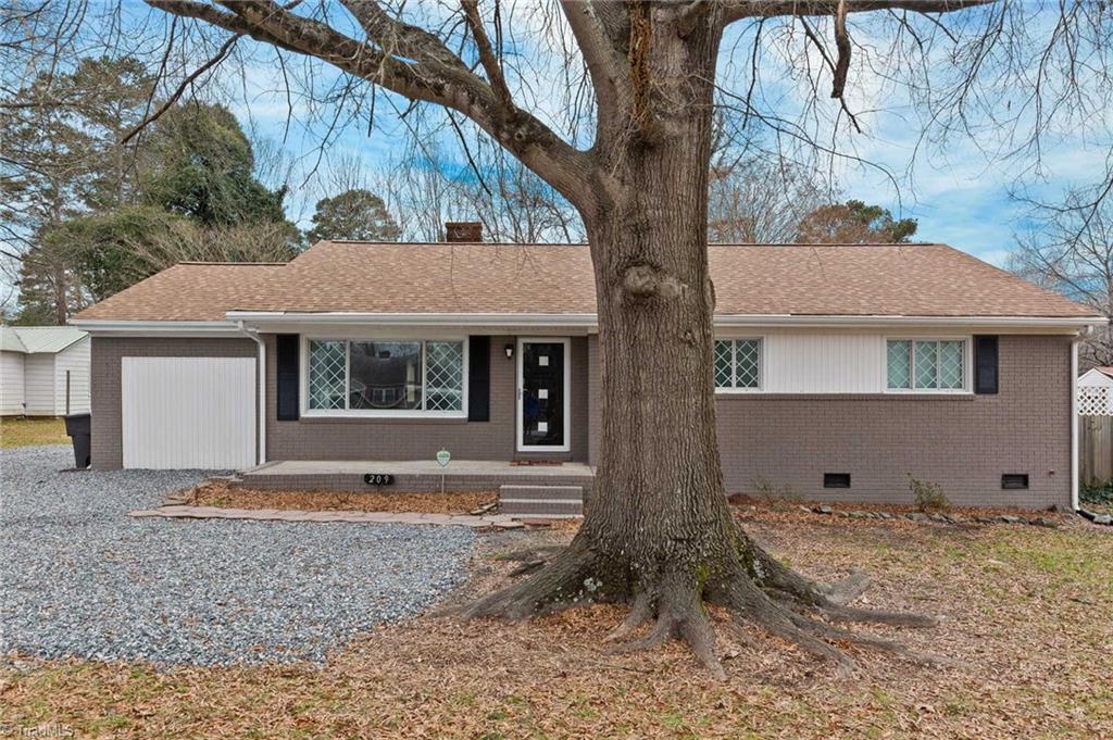 209 Oakview Road High Point, NC 27265 - Photo 1 of 27