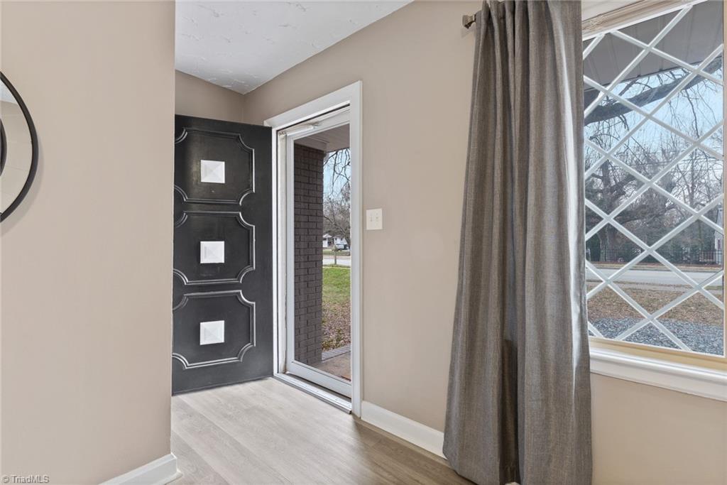 209 Oakview Road High Point, NC 27265 - Photo 5 of 27