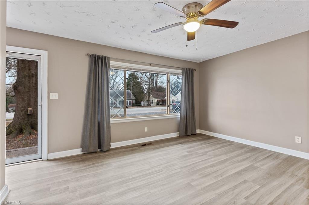 209 Oakview Road High Point, NC 27265 - Photo 7 of 27