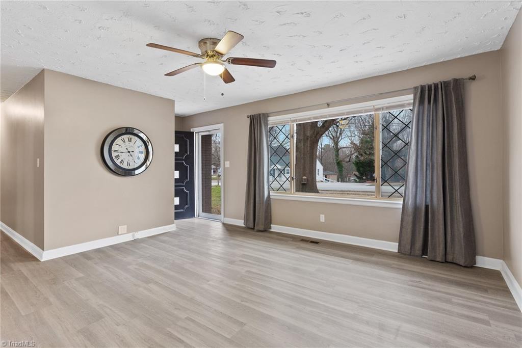 209 Oakview Road High Point, NC 27265 - Photo 8 of 27