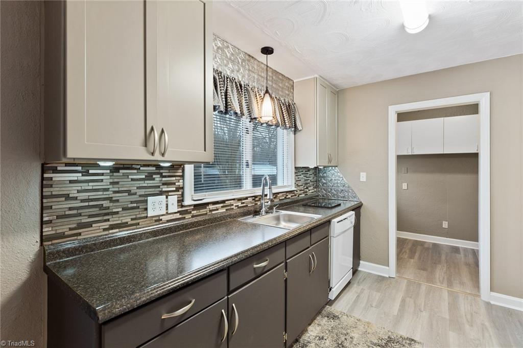 209 Oakview Road High Point, NC 27265 - Photo 9 of 27