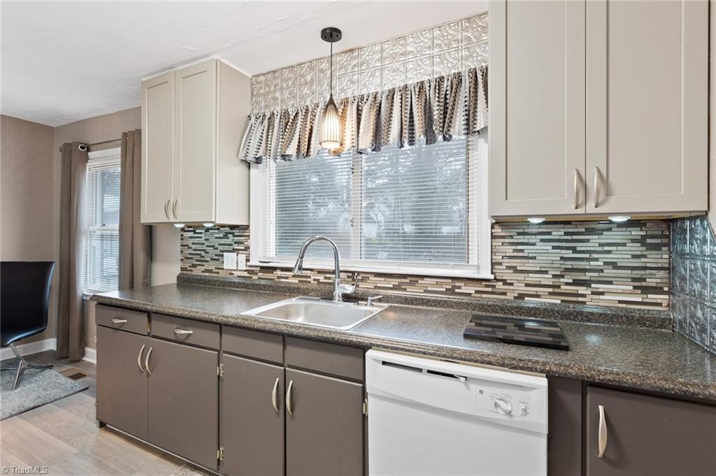 209 Oakview Road High Point, NC 27265 - Photo 10 of 27