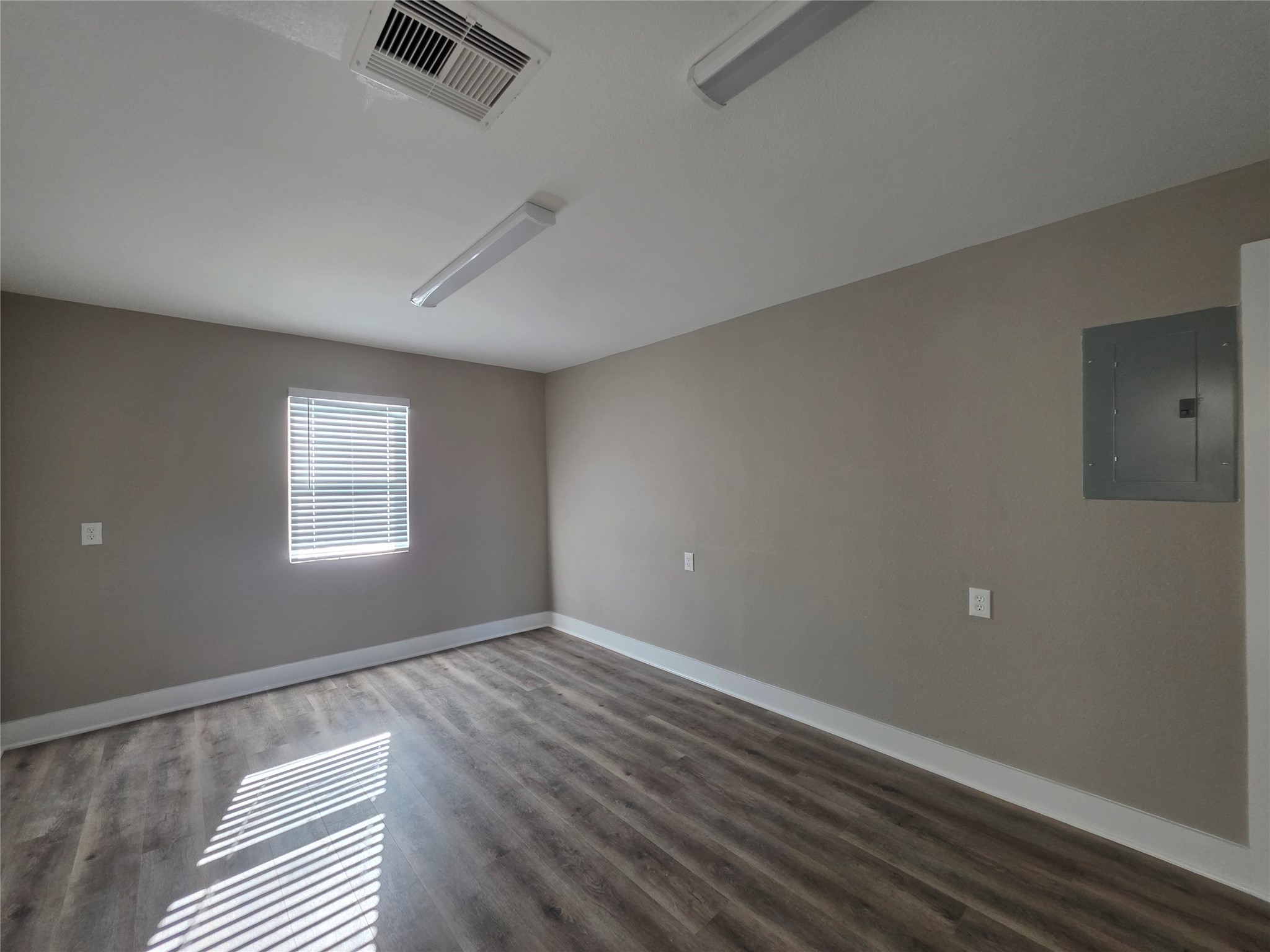 13379 Force Street Houston, TX 77015 - Photo 11 of 21 an empty room with windows
