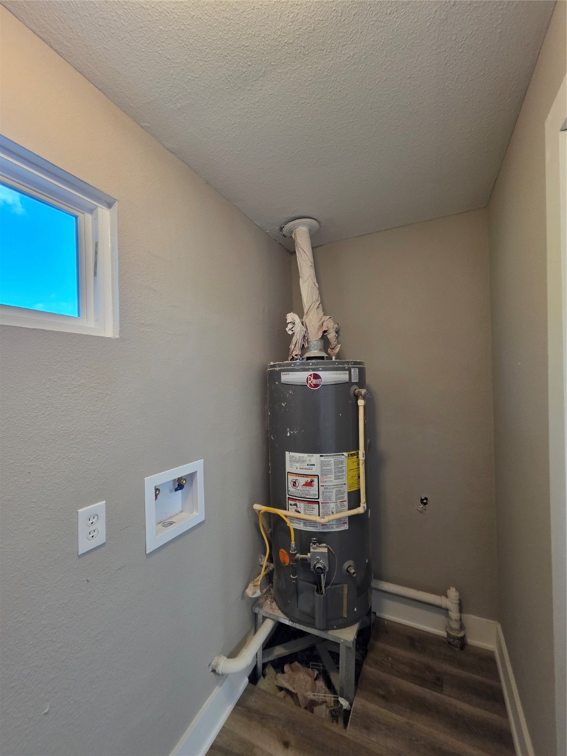 13379 Force Street Houston, TX 77015 - Photo 16 of 21 a view of a workspace with furniture