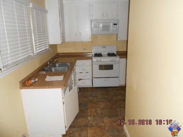 421 West Ave J 9 Lancaster, CA 93534 - Photo 4 of 7 a utility room with washer and dryer