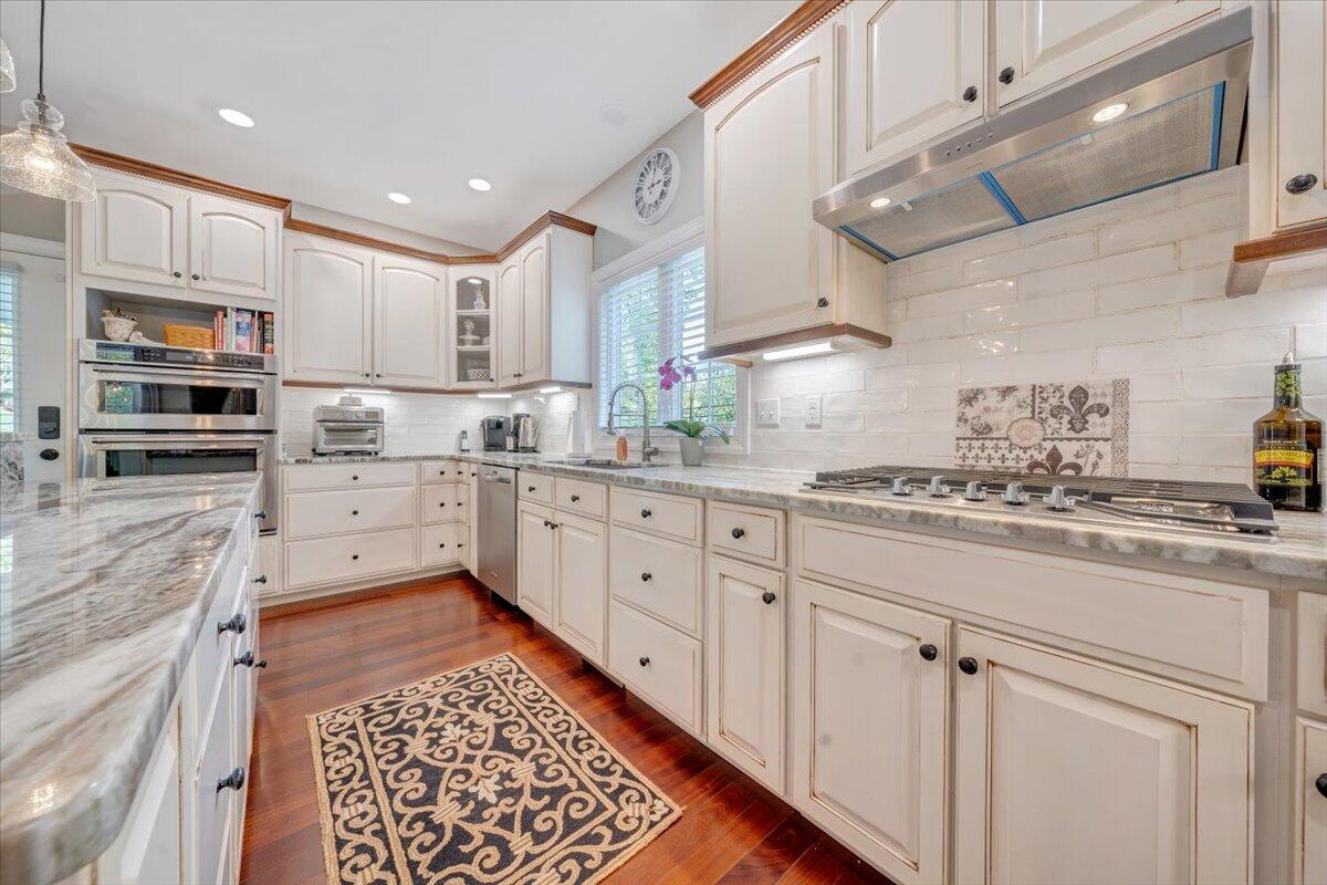 46 Claybrook Court Blue Ridge, VA 24064 - Photo 28 of 76 a kitchen with stainless steel appliances granite countertop a sink stove refrigerator and cabinets