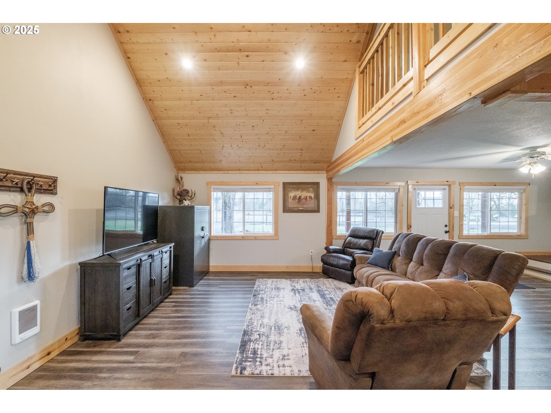 34949 Bond Road Lebanon, OR 97355 - Photo 4 of 41