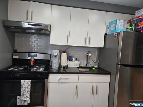 $2,200 | 2205 Center Avenue, Unit B, Fort Lee, NJ 07024