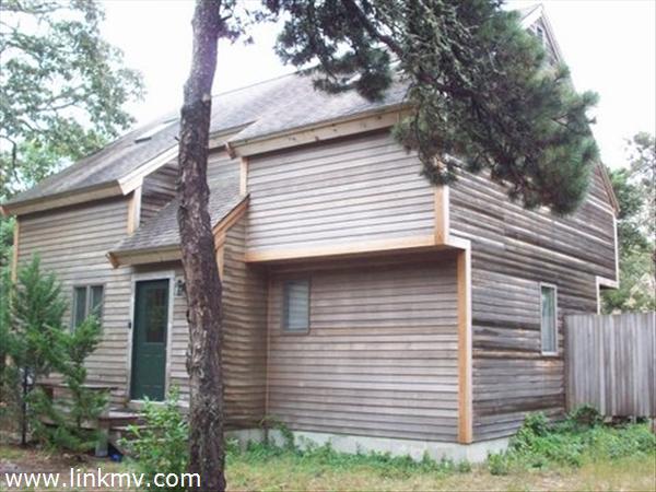 80 Schoolhouse Road Edgartown, MA 02539 - Photo 2 of 8 http://d1qzqeyxiitrap.cloudfront.net/photos/23859/600/6bb85ce5.jpg