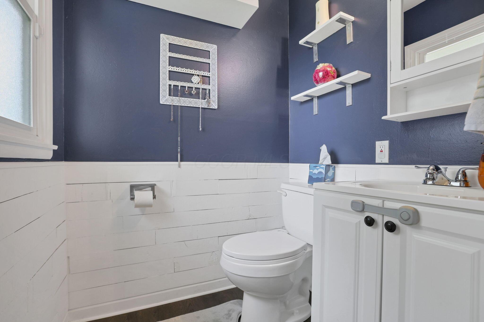 372 Sturbridge Road Columbus, OH 43228 - Photo 34 of 50 Half Bath off of Primary Bathroom