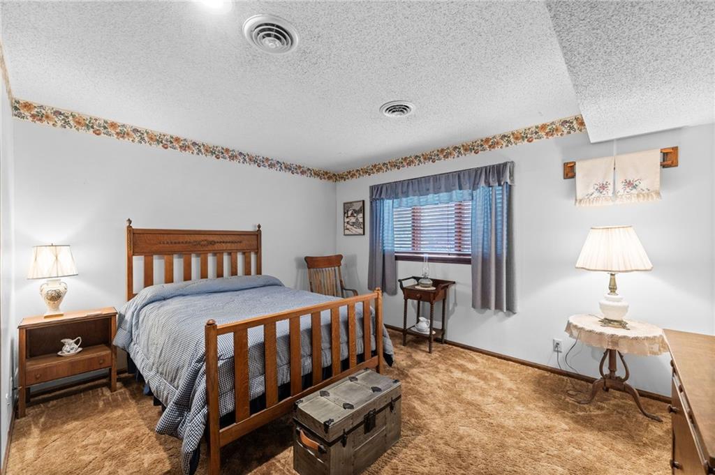 21 West Edwards Street Iola, KS 66749 - Photo 14 of 64