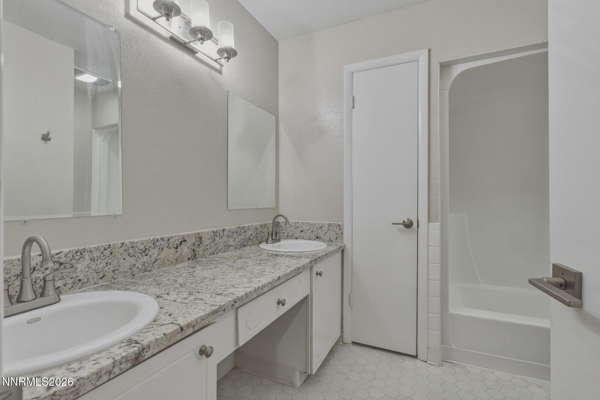 585 Smithridge Park Reno, NV 89502 - Photo 15 of 30 16-web-or-mls-IMG_7079_autoremove_234272