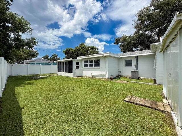 a view of house with a yard