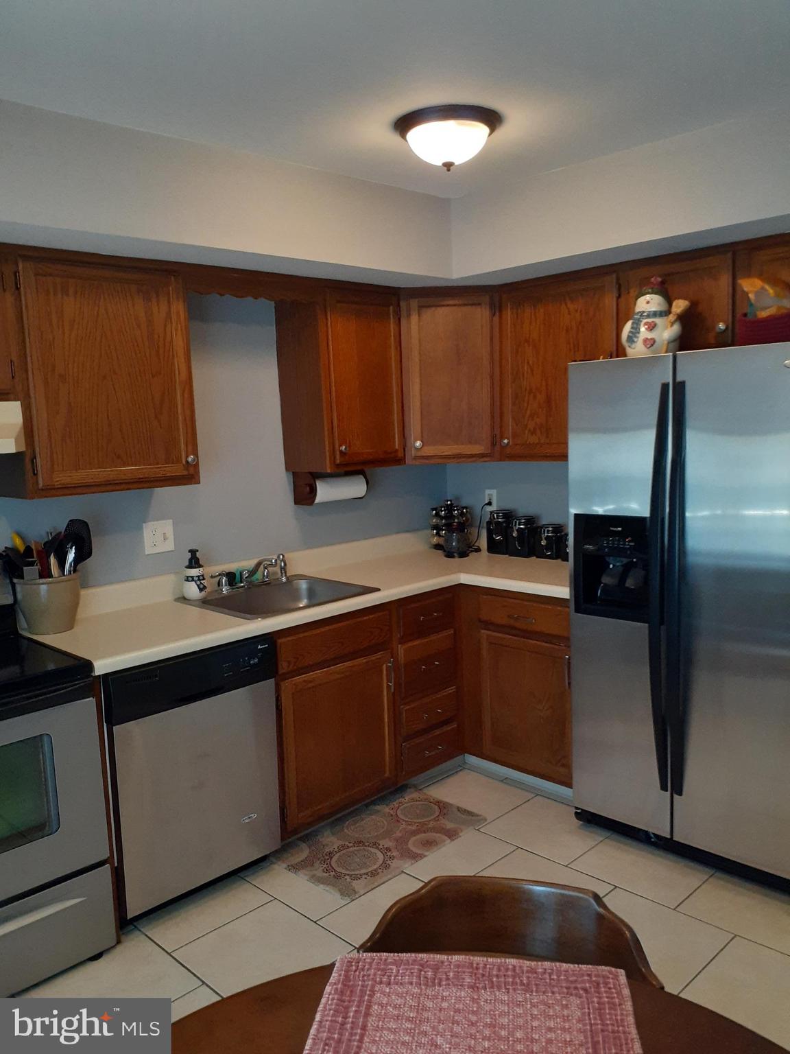 75 Azalea Way Reading, PA 19606 - Photo 7 of 26 Spacious kitchen