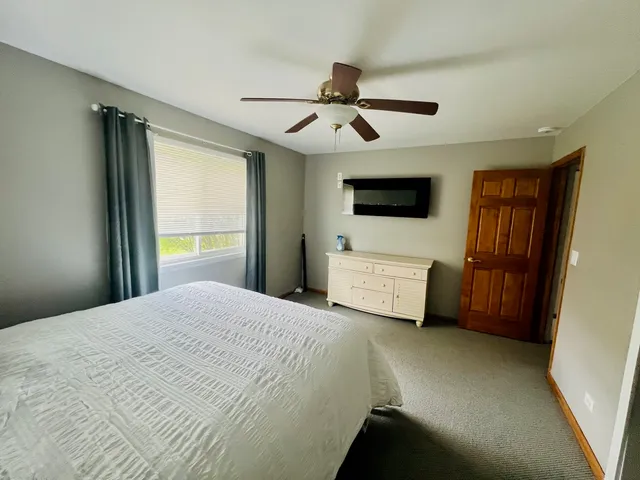 $314,000 | 2S547 Continental Drive, Warrenville, IL 60555