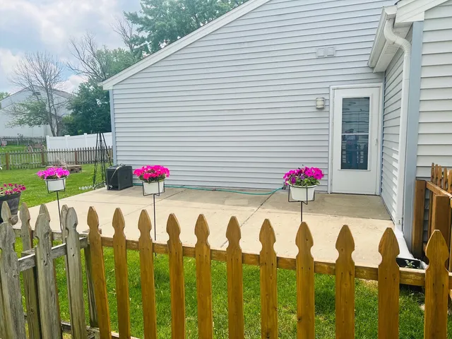 $314,000 | 2S547 Continental Drive, Warrenville, IL 60555